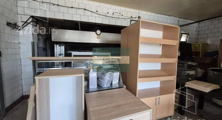 Poslovna zgrada | 4zida