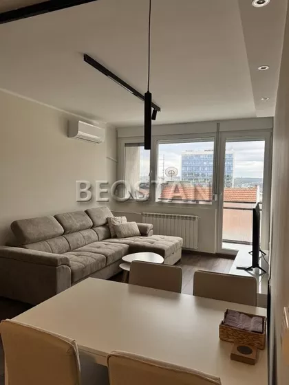 Zmaj Jovina | 4zida.rs