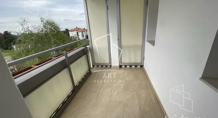 Četvoroiposoban stan | 4zida