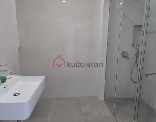 Četvoroiposoban stan | 4zida