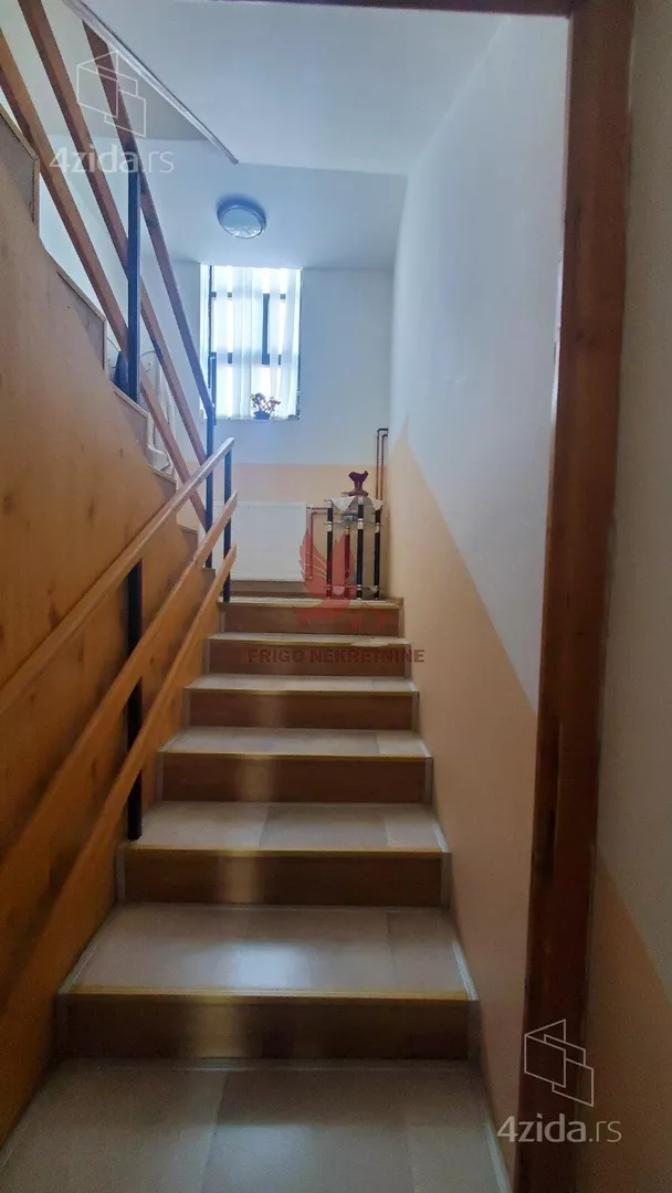 Šestoiposoban stan | 4zida