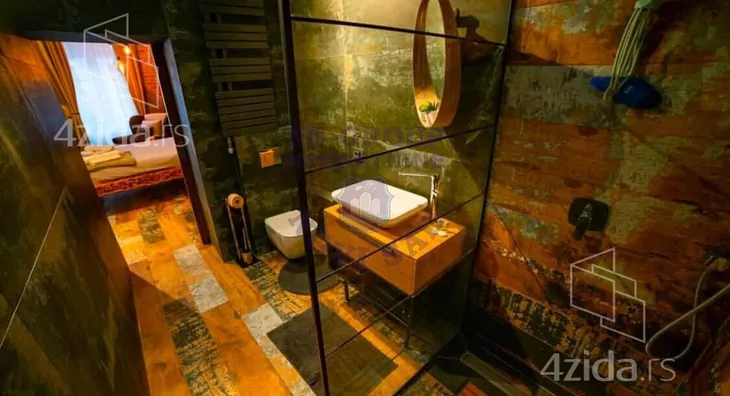 Šestosoban stan | 4zida