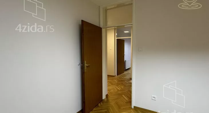 Četvoroiposoban stan | 4zida