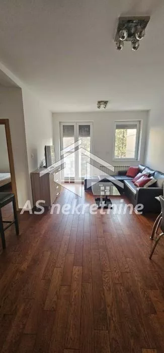 Vukov Spomenik | 4zida.rs