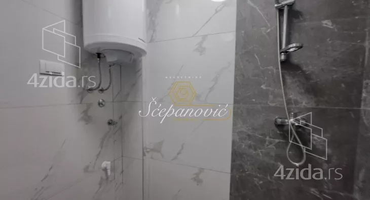 Šestosoban stan | 4zida