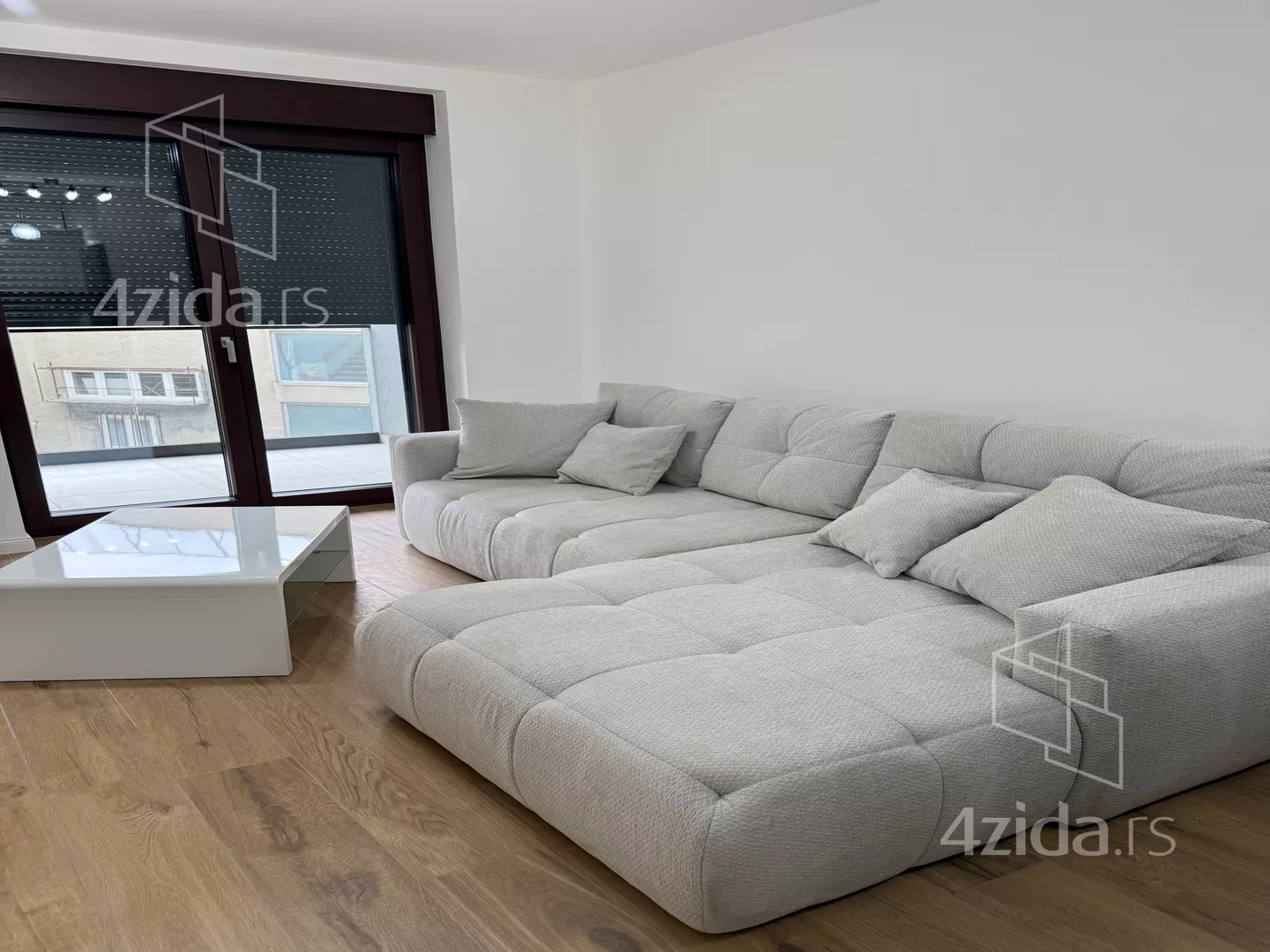 Jednoiposoban stan | 4zida