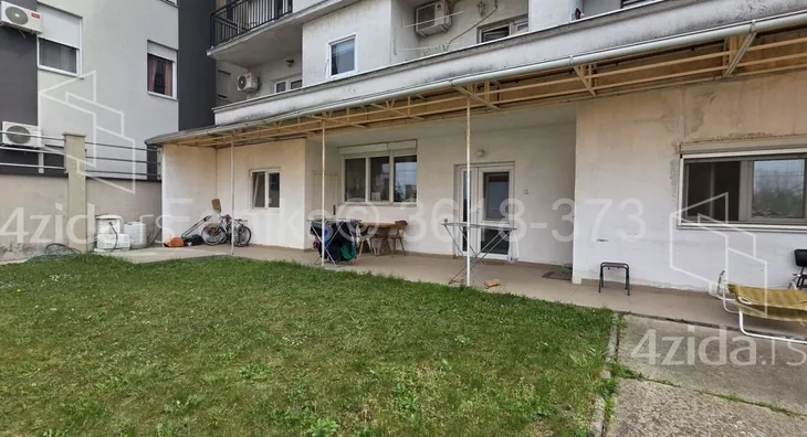 Sedmosoban stan | 4zida