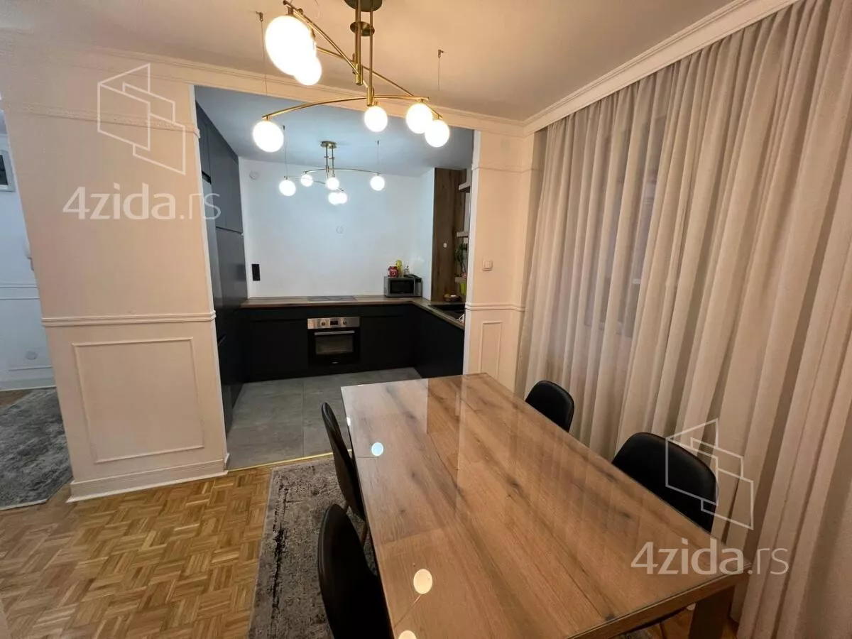 Troiposoban stan | 4zida