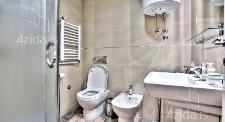 Petosoban stan | 4zida