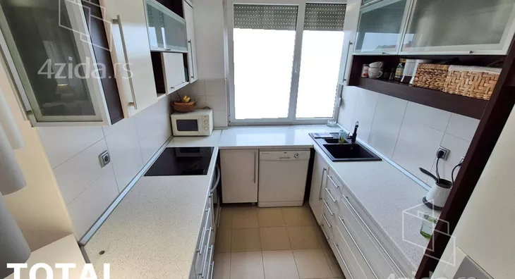 Šestosoban stan | 4zida