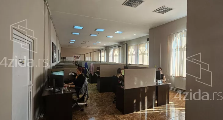 Poslovna zgrada | 4zida