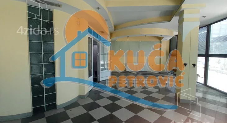 Lokal | 4zida