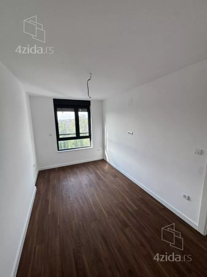 Šestosoban stan | 4zida