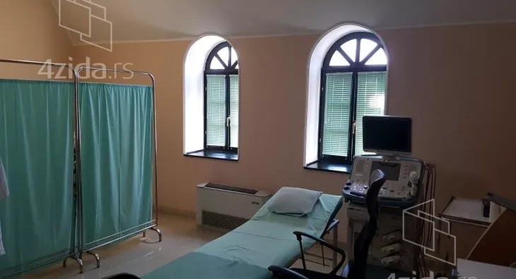 Poslovna zgrada | 4zida