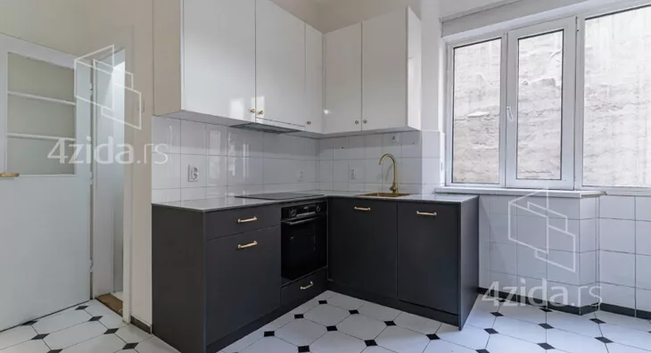 Četvoroiposoban stan | 4zida