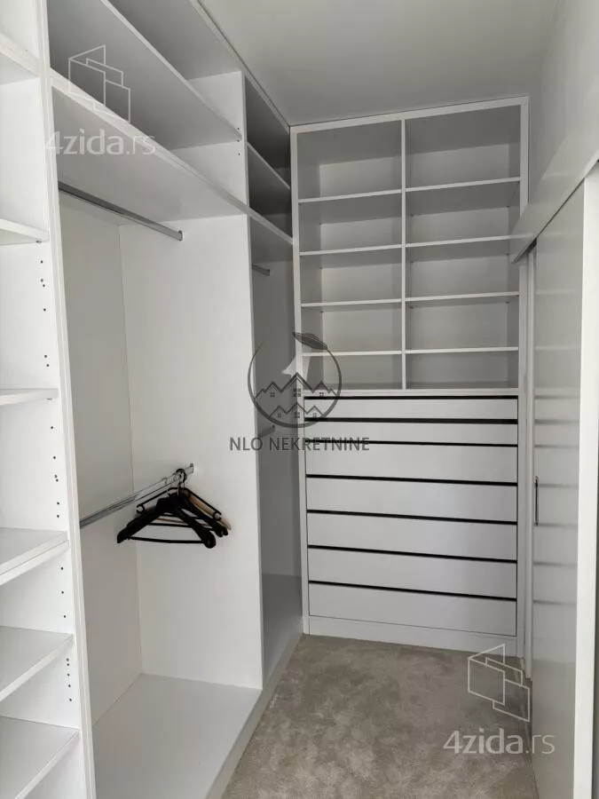 Četvoroiposoban stan | 4zida