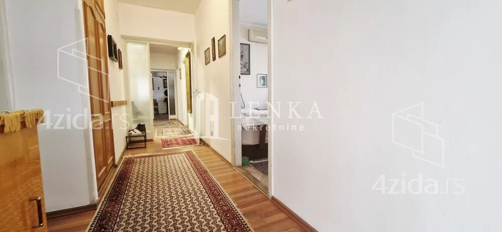 Četvoroiposoban stan | 4zida