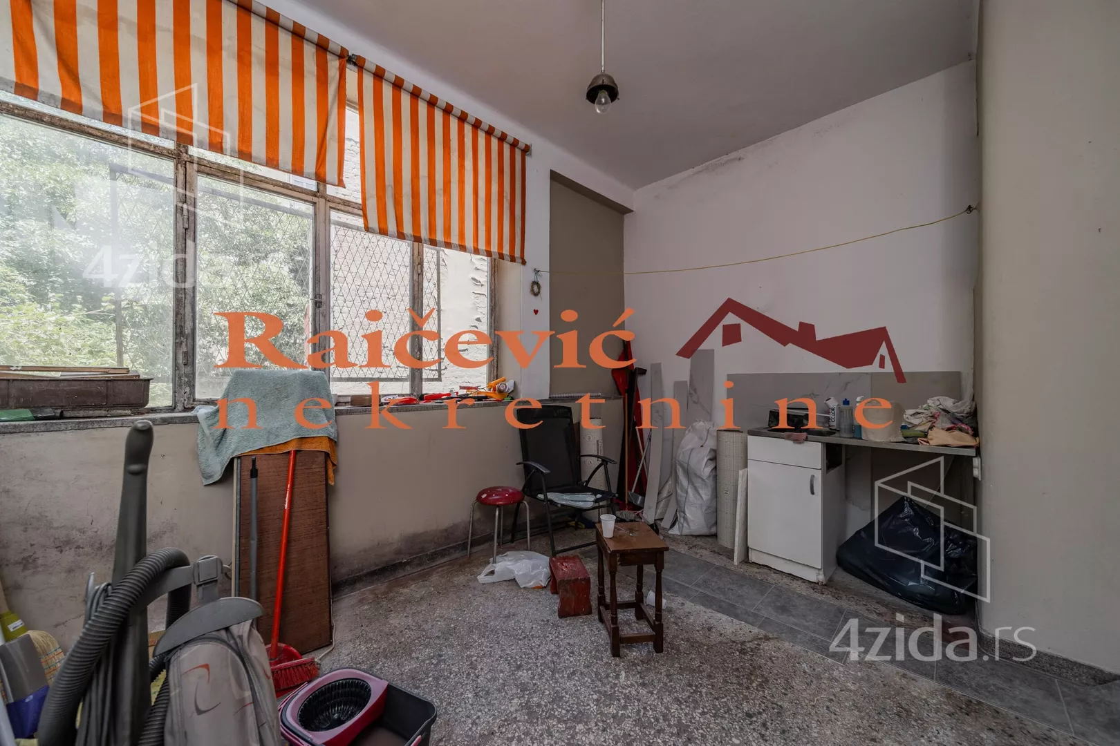 Petoiposoban stan | 4zida