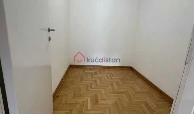 Poslovna zgrada | 4zida