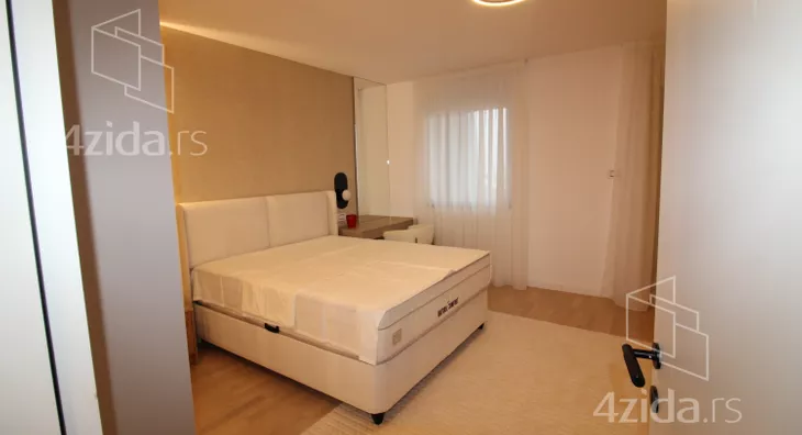 Šestosoban stan | 4zida