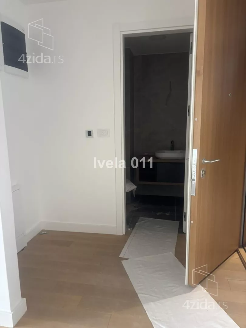 Četvoroiposoban stan | 4zida