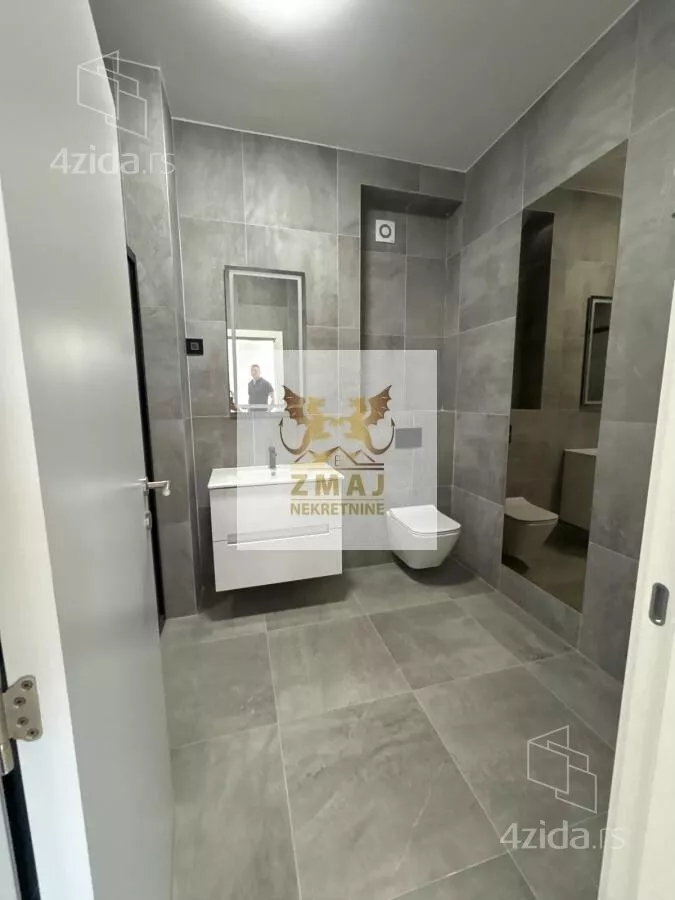 Šestosoban stan | 4zida