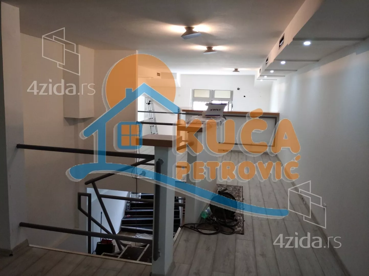 Lokal | 4zida