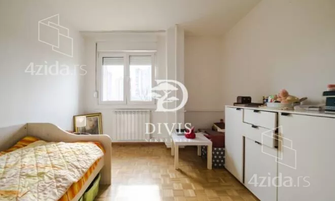 Četvoroiposoban stan | 4zida