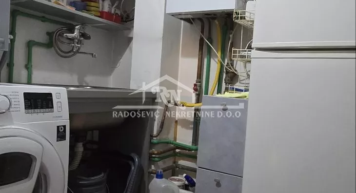 Šestosoban stan | 4zida