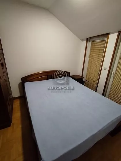 Jovana Popovića | 4zida.rs