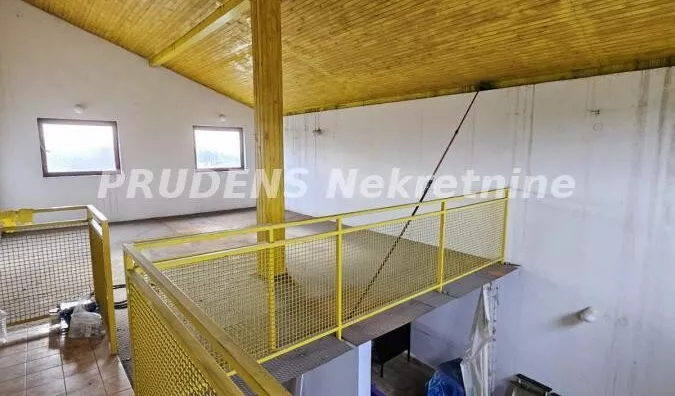 Poslovna zgrada | 4zida