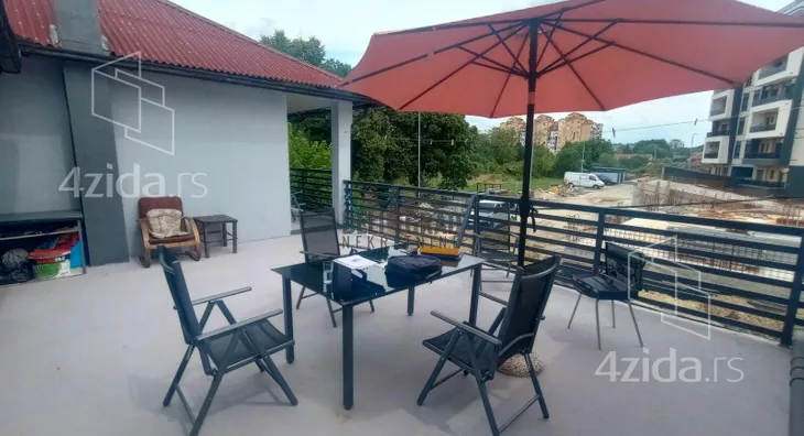 Šestosoban stan | 4zida