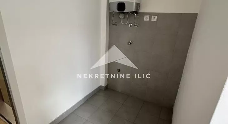 Poslovna zgrada | 4zida