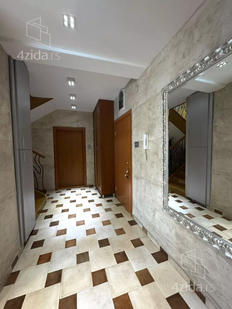 Petosoban stan | 4zida