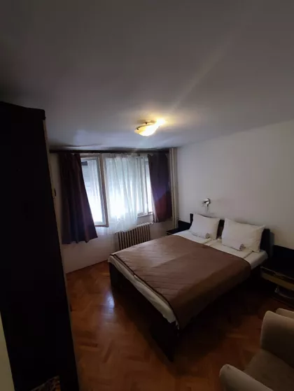 Crveni Pevac | 4zida.rs