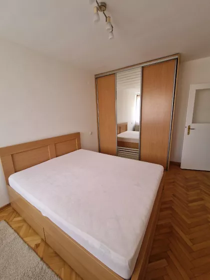 Crveni Pevac | 4zida.rs