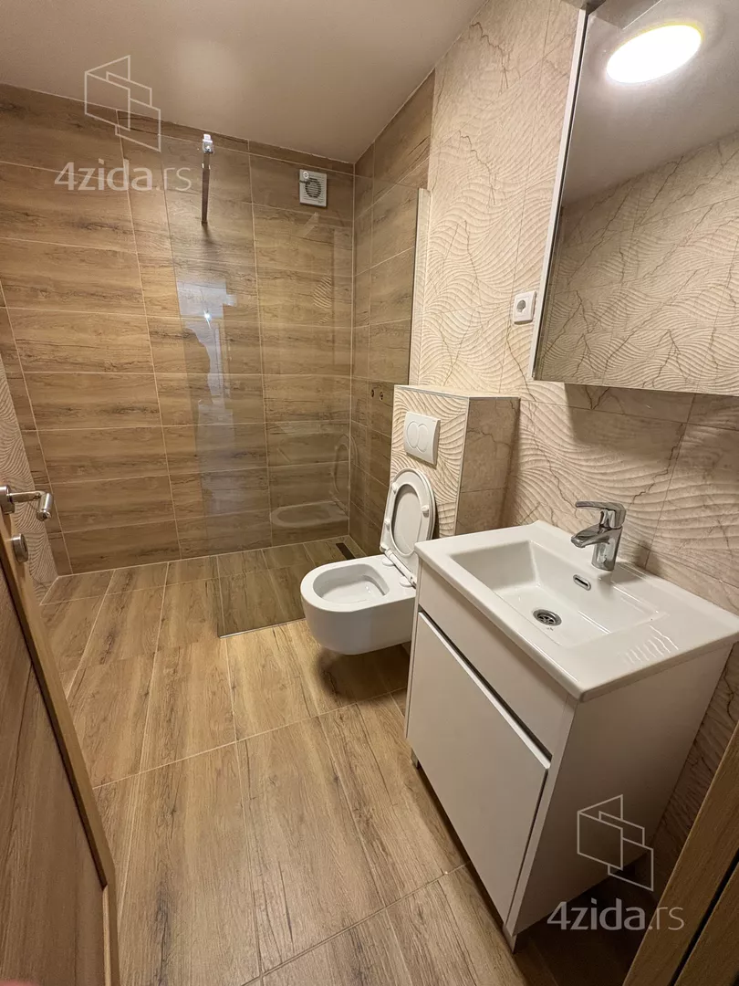 Petosoban stan | 4zida