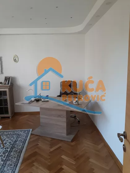 Obrenovićeva | 4zida.rs