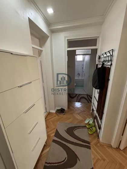 Crveni Pevac | 4zida.rs