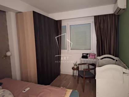 Ustanička | 4zida.rs