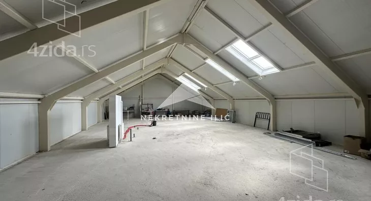 Poslovna zgrada | 4zida