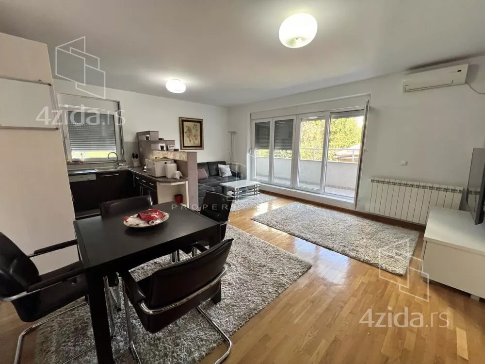 Petosoban stan | 4zida