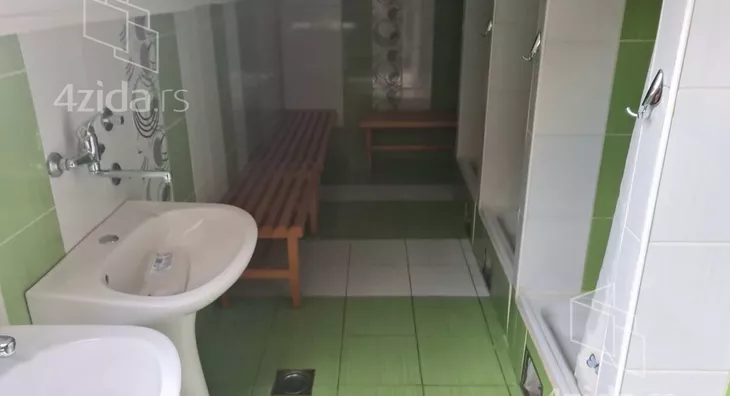 Poslovna zgrada | 4zida