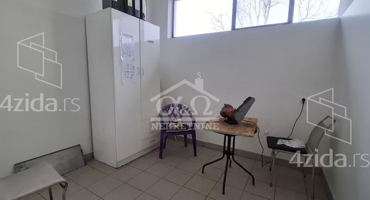 Poslovna zgrada | 4zida