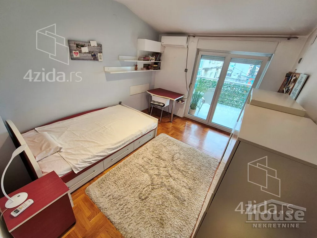 Šestosoban stan | 4zida