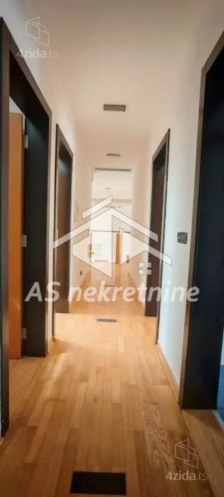 Šestosoban stan | 4zida