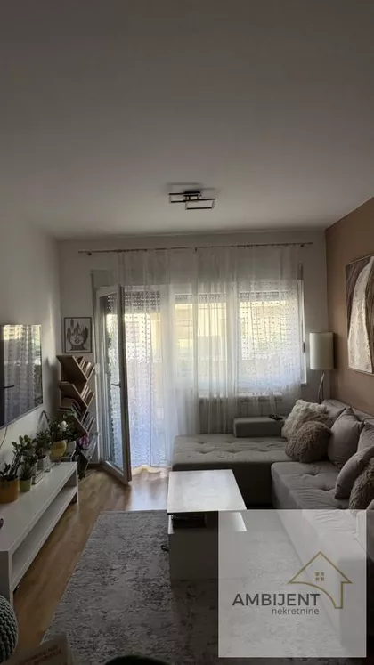 Stari Banovci | 4zida.rs