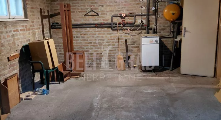 Devetosoban stan | 4zida