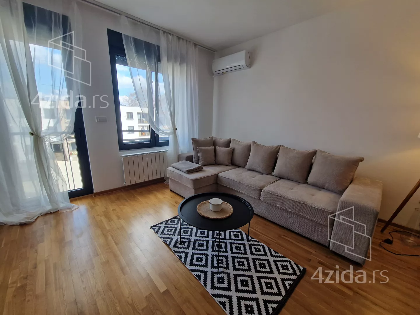 Jednoiposoban stan | 4zida