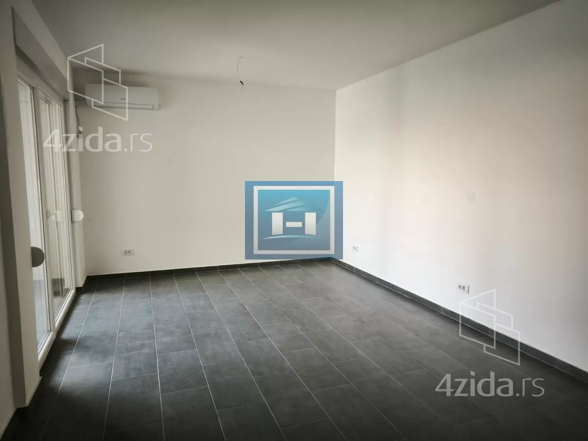 Šestosoban stan | 4zida